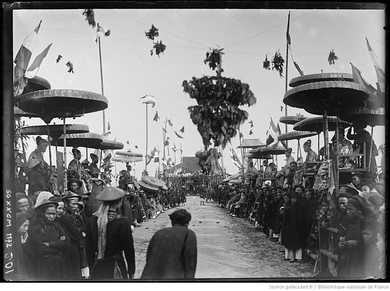 Triều đại nào định ra kỳ thi tam khôi đầu tiên để chọn trạng nguyên, bảng nhãn, thám hoa?