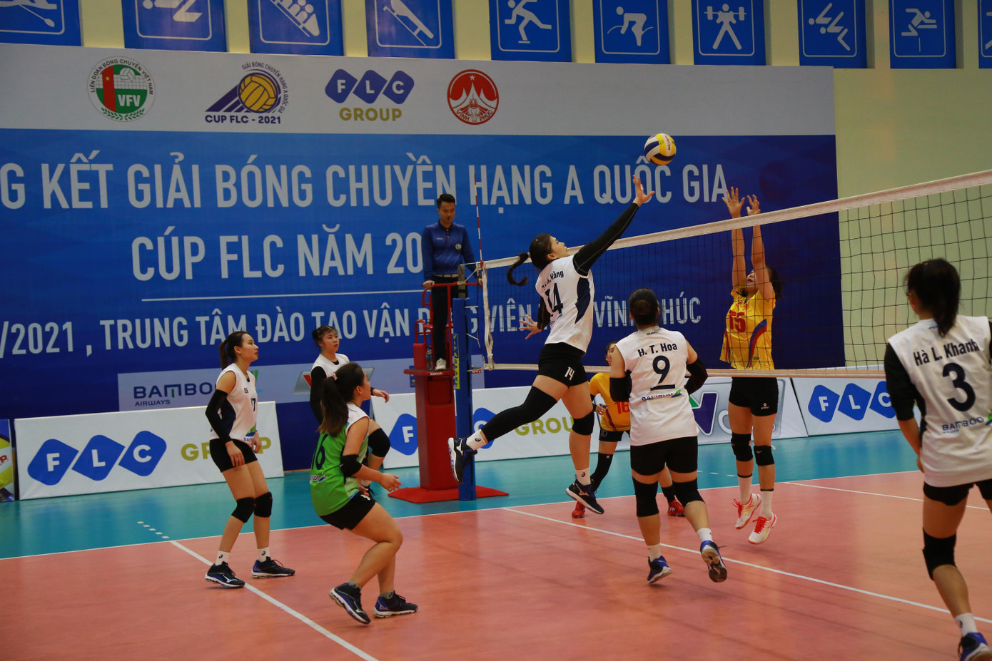 Với sự đồng hành của nhà tài trợ vàng là Tập đoàn FLC, giải đấu đã tạo cơ hội để các vận động viên cơ hội cọ xát tại sân chơi chuyên nghiệp và cống hiến cho người hâm mộ những trận đấu hấp dẫn. Với sự đồng hành của nhà tài trợ vàng là Tập đoàn FLC, giải đấu đã tạo cơ hội để các vận động viên cơ hội cọ xát tại sân chơi chuyên nghiệp và cống hiến cho người hâm mộ những trận đấu hấp dẫn.