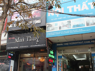 Tồn tại 2 số nhà 19 một cũ, một mới cạnh nhau trên cùng một con phố Trần Thái Tông. Tồn tại 2 số nhà 19 một cũ, một mới cạnh nhau trên cùng một con phố Trần Thái Tông