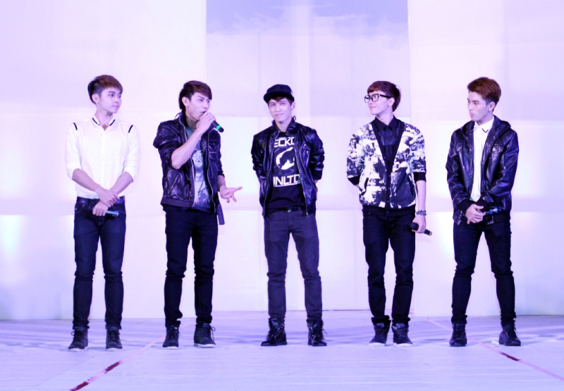 365 vẫn trung thành với những ca khúc về Sài Gòn. Tối qua các chàng trai này đã thể hiện 