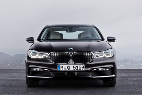 BMW serie 7 ở Trung Quốc có điện thoại riêng ảnh 1