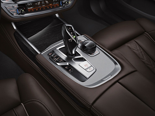 BMW serie 7 ở Trung Quốc có điện thoại riêng ảnh 9