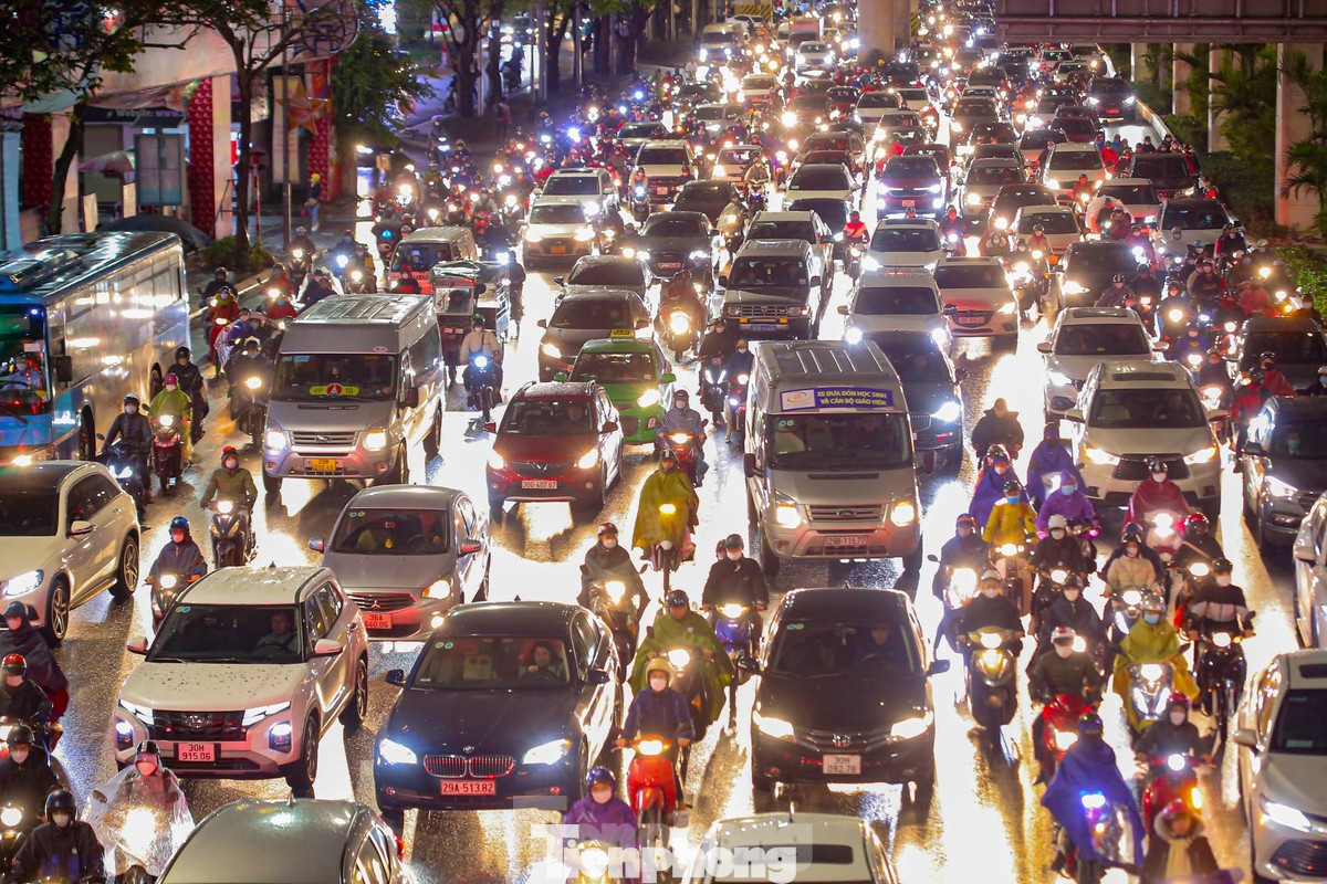 Ùn tắc giao thông ở Hà Nội gây nhức nhối (ảnh: Duy Phạm). Ùn tắc giao thông ở Hà Nội gây nhức nhối (ảnh: Duy Phạm).