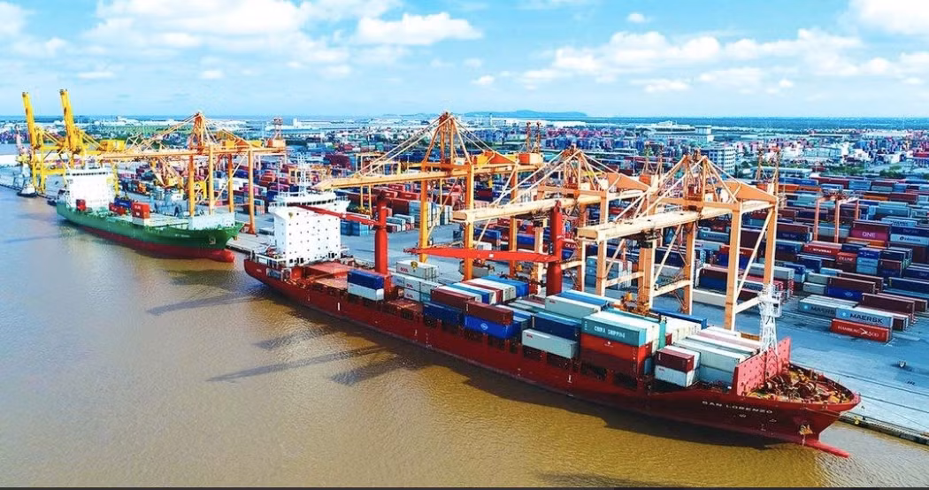 Năm 2023, doanh thu VIMC đạt gần 18.000 tỷ đồng (104% kế hoạch), lợi nhuận đạt hơn 2.000 tỷ đồng. Năm 2023, doanh thu VIMC đạt gần 18.000 tỷ đồng (104% kế hoạch), lợi nhuận đạt hơn 2.000 tỷ đồng.