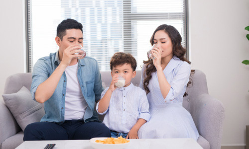 Mách nhỏ mẹ cách tìm ‘quy chuẩn sữa tươi’ ảnh 3