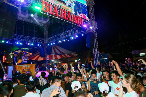 Người dân Quảng Trị nô nức rủ nhau tới Ngày hội Bia Hà Nội 2018 ảnh 2