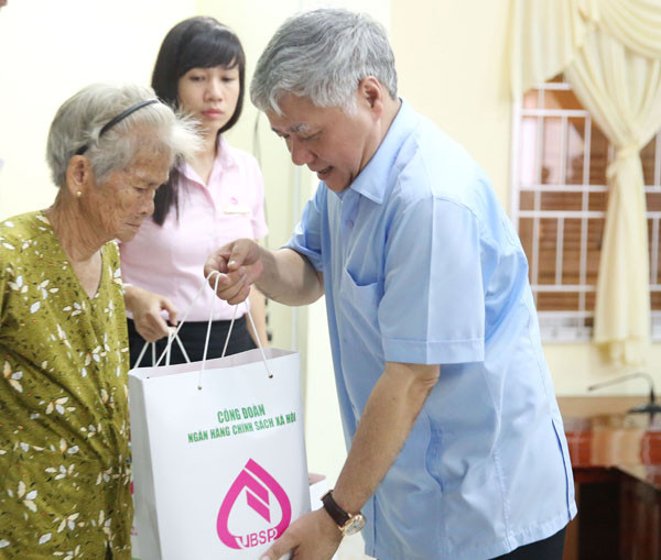 Ủy ban Dân tộc và NHCSXH khảo sát tín dụng chính sách tại Trà Vinh ảnh 4