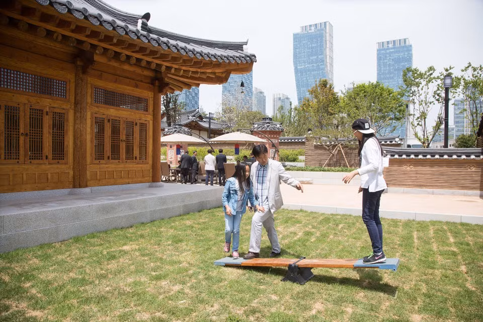 Bên trong quận kinh tế “không ôtô” 40 tỷ USD của Hàn Quốc ảnh 6