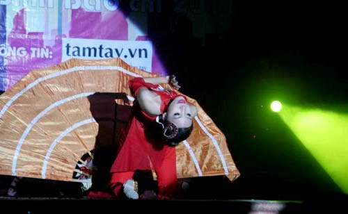 Duyên dáng múa truyền thống