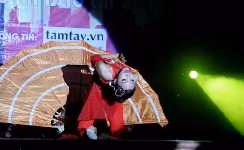 Duyên dáng múa truyền thống