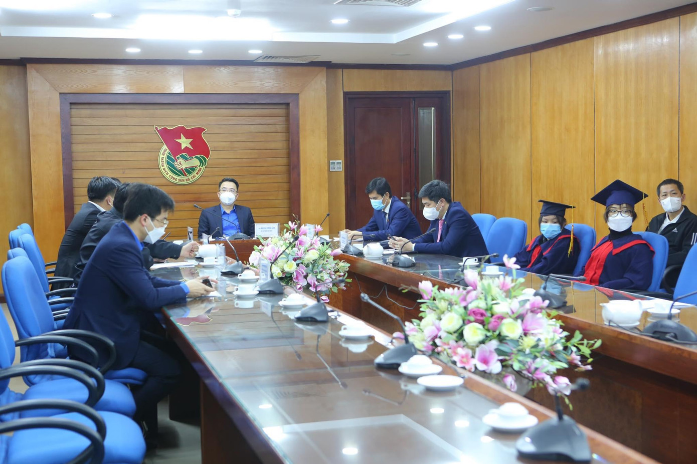 130 sinh viên nhận học bổng 'Nâng bước thủ khoa' ảnh 9