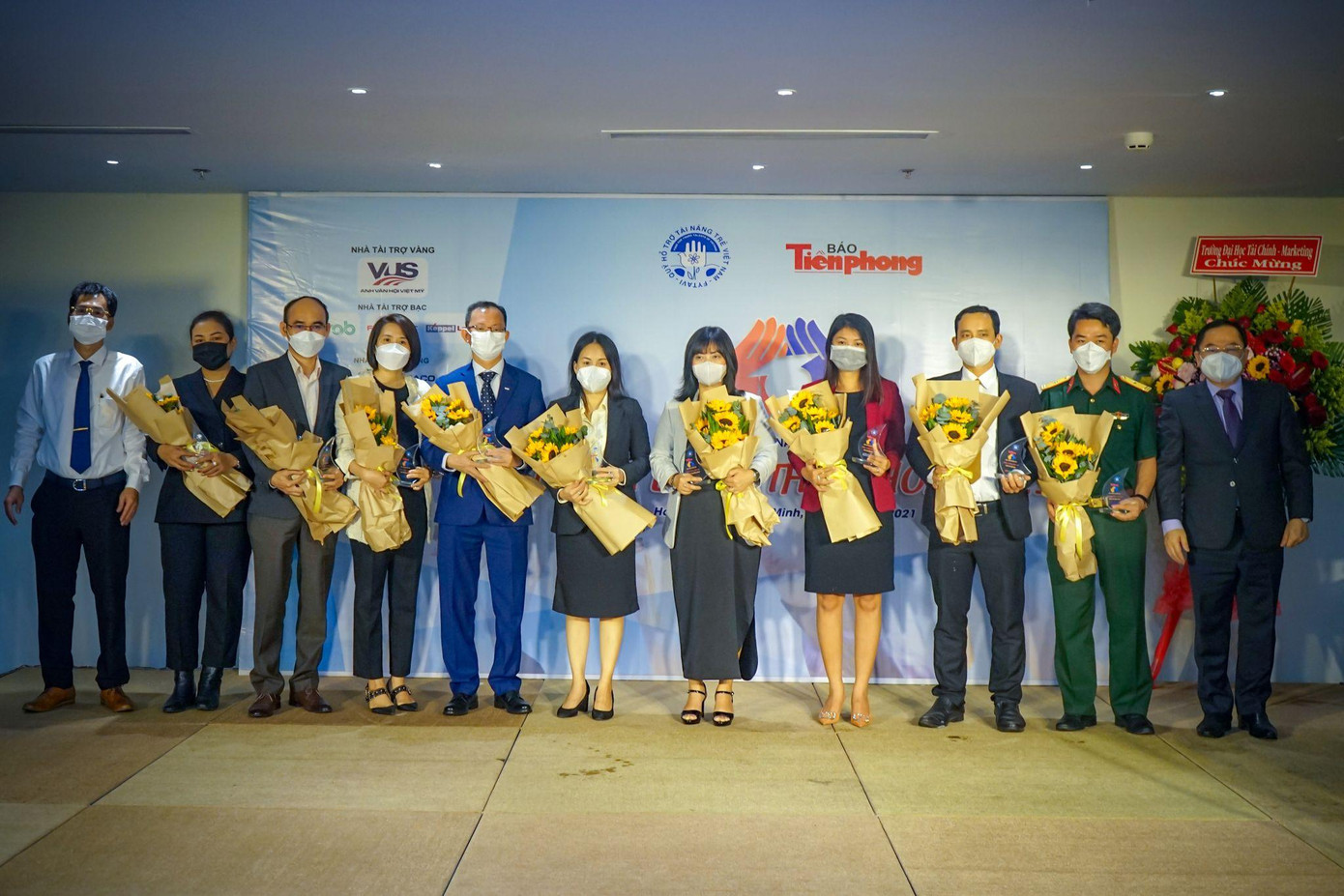 Ban tổ chức tri ân các nhà tài trợ đồng hành cùng chương trình &quot;Nâng bước Thủ khoa&quot;