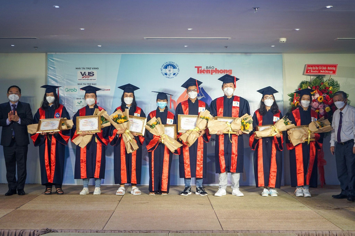 130 sinh viên nhận học bổng 'Nâng bước thủ khoa' ảnh 30