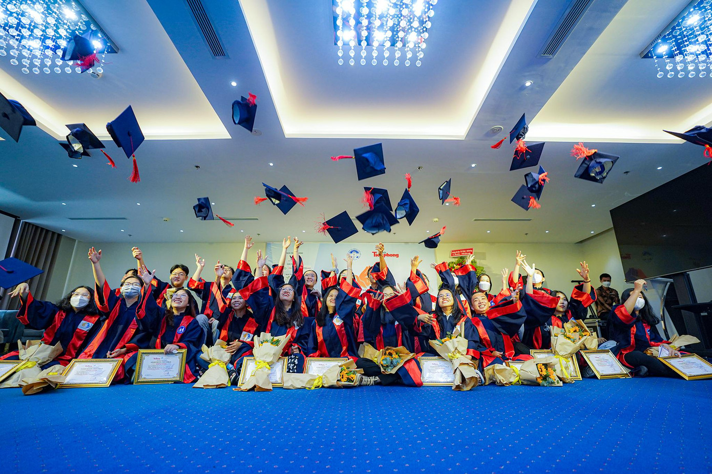 130 sinh viên nhận học bổng 'Nâng bước thủ khoa' ảnh 31