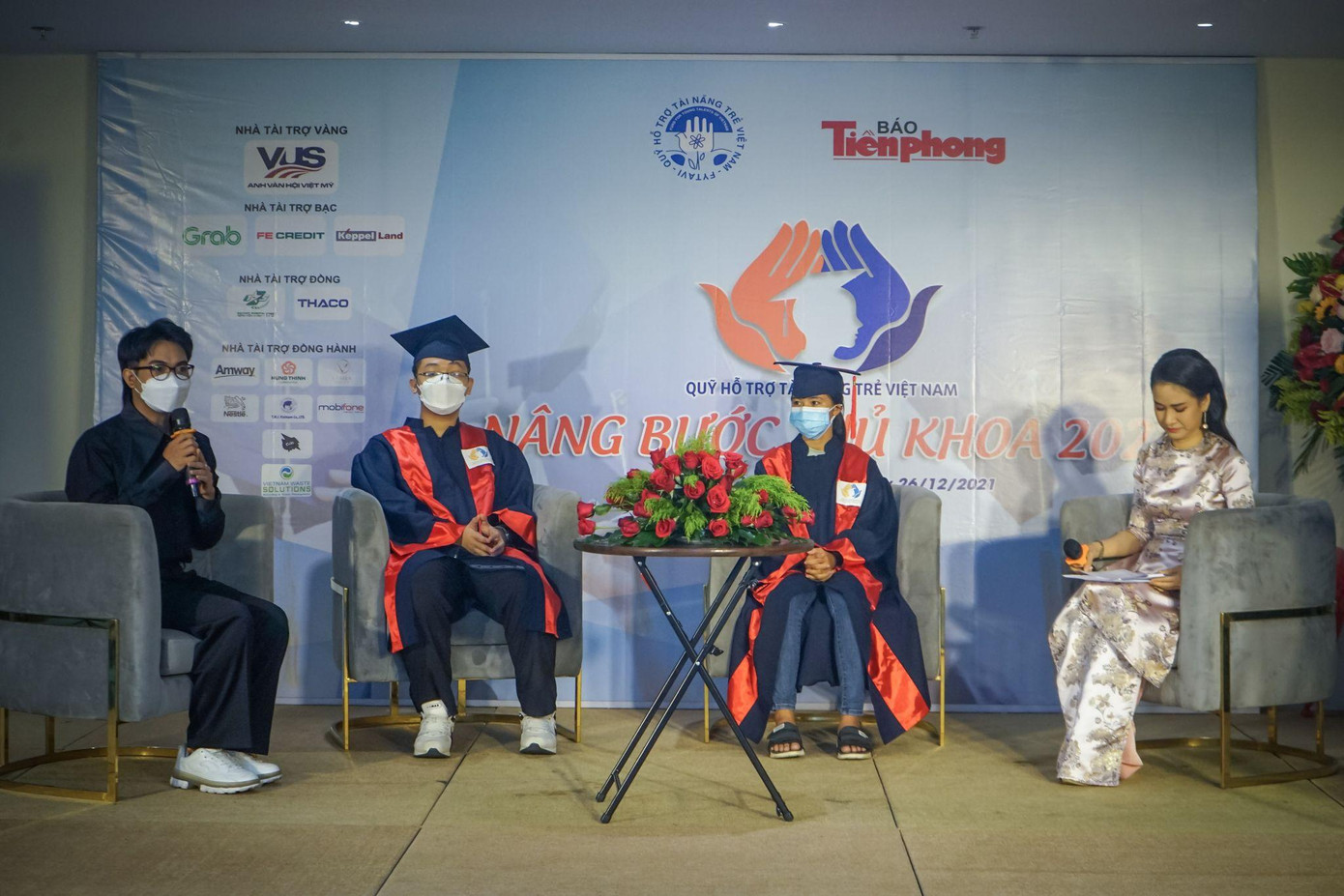 130 sinh viên nhận học bổng 'Nâng bước thủ khoa' ảnh 15