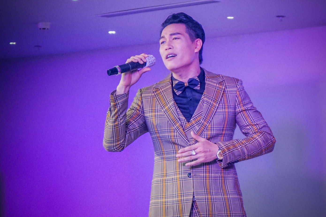 Ca sĩ Quách Beem bày tỏ sự khâm phục của các thủ khoa vượt khó học giỏi. Tại chương trình, anh cũng chia sẻ câu chuyện vượt khó khi lập nghiệp tại TPHCM