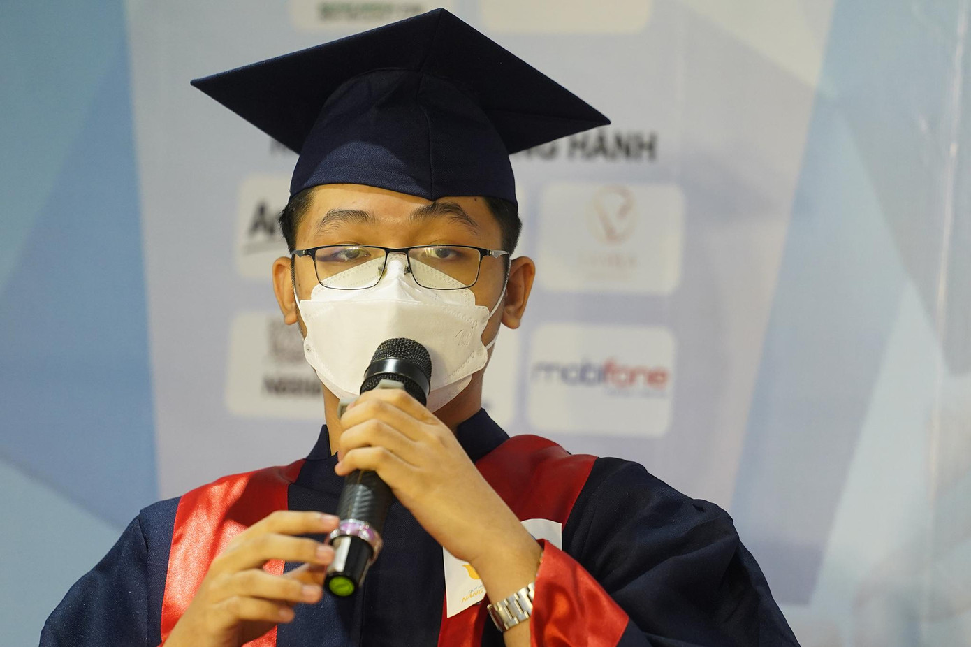 130 sinh viên nhận học bổng 'Nâng bước thủ khoa' ảnh 18