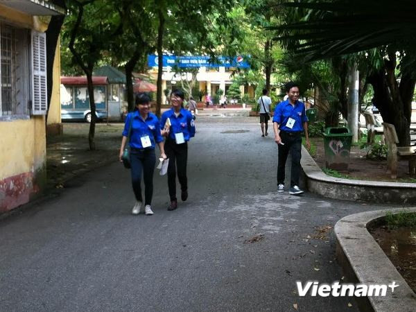 Sợ nắng nóng, tắc đường, sỹ tử khăn gói lên Thủ đô sớm ảnh 1