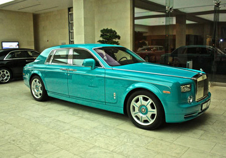 Những siêu xe màu 'cực độc' khiến dân sành mê mẩn ảnh 1 Rolls-Royce Phantom với sắc xanh ngọc độc đáo.