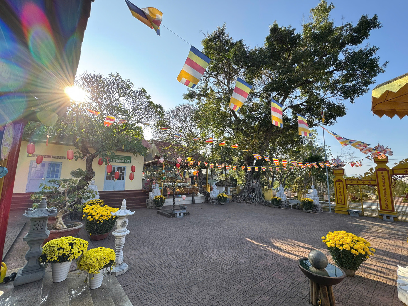 Quang cảnh của Chùa Tổ đình Bác Ái.