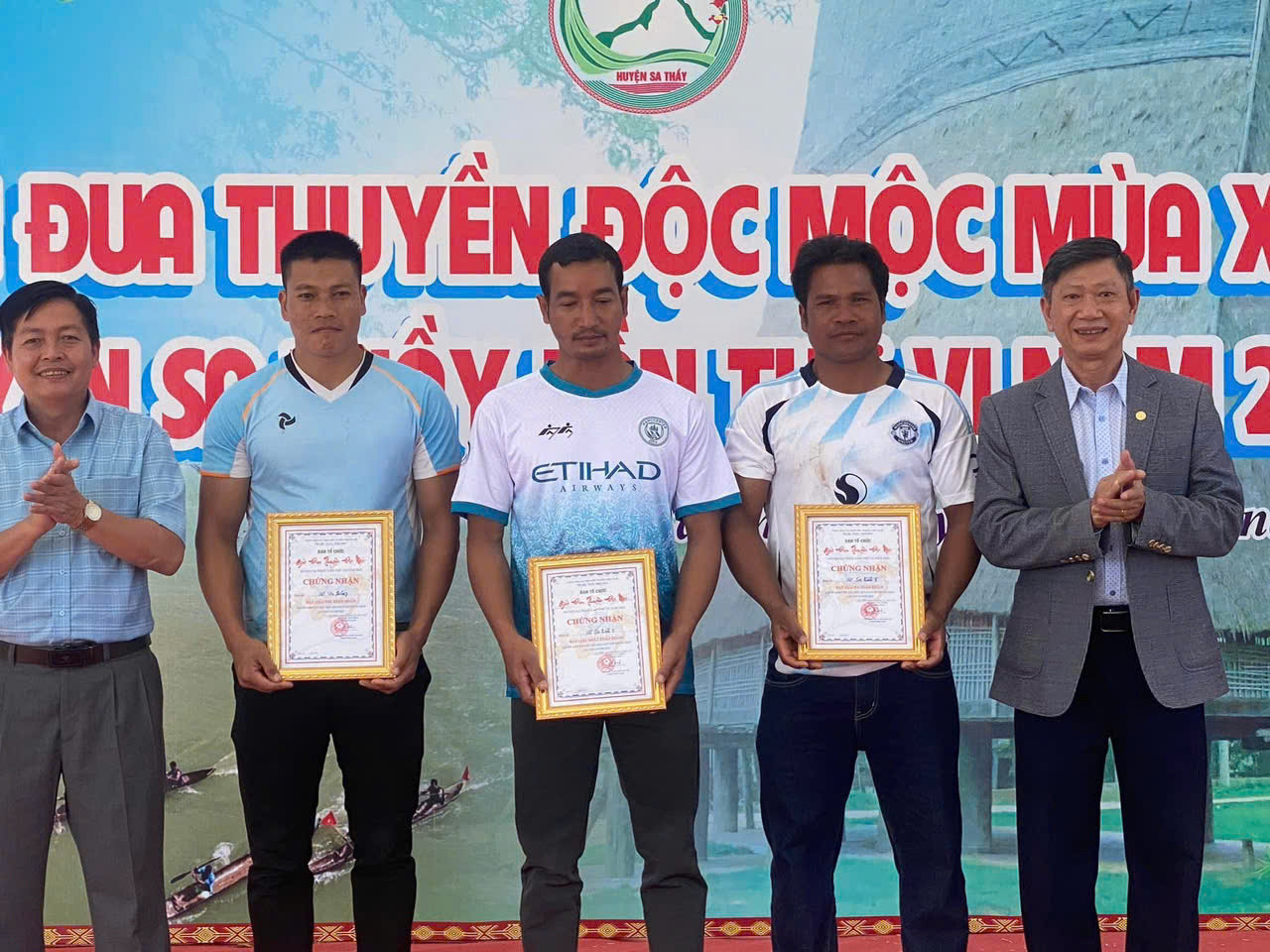 Kết thúc giải, Ban Tổ chức đã trao 6 giải cho cự ly 200m cá nhân, 6 giải cho cự ly 400m đồng đội và 7 giải toàn đoàn. Kết thúc giải, Ban Tổ chức đã trao 6 giải cho cự ly 200m cá nhân, 6 giải cho cự ly 400m đồng đội và 7 giải toàn đoàn.