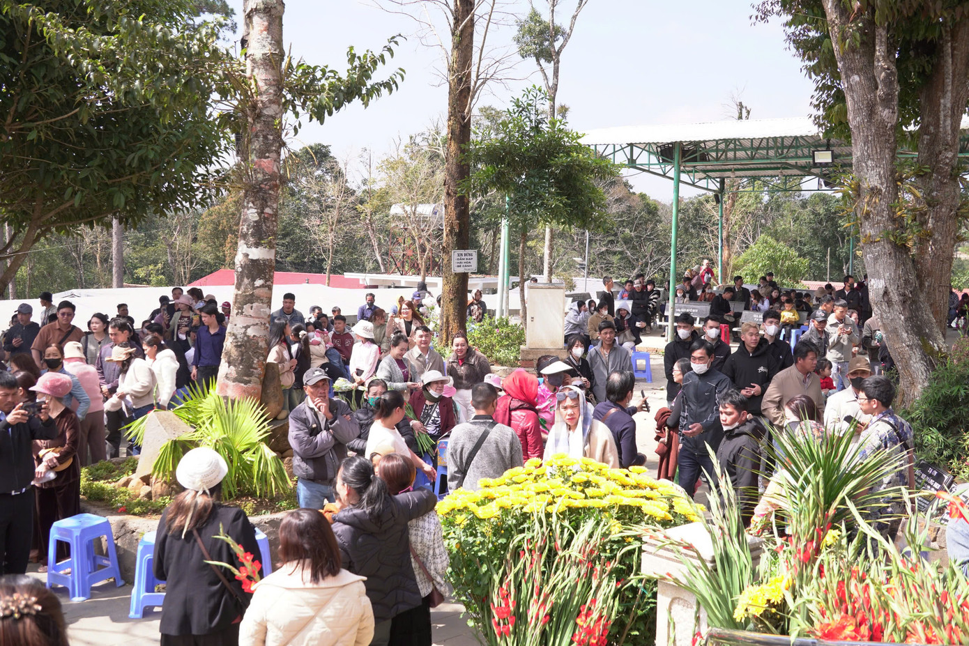 Nhiều điểm tham quan trong tình trạng quá tải.