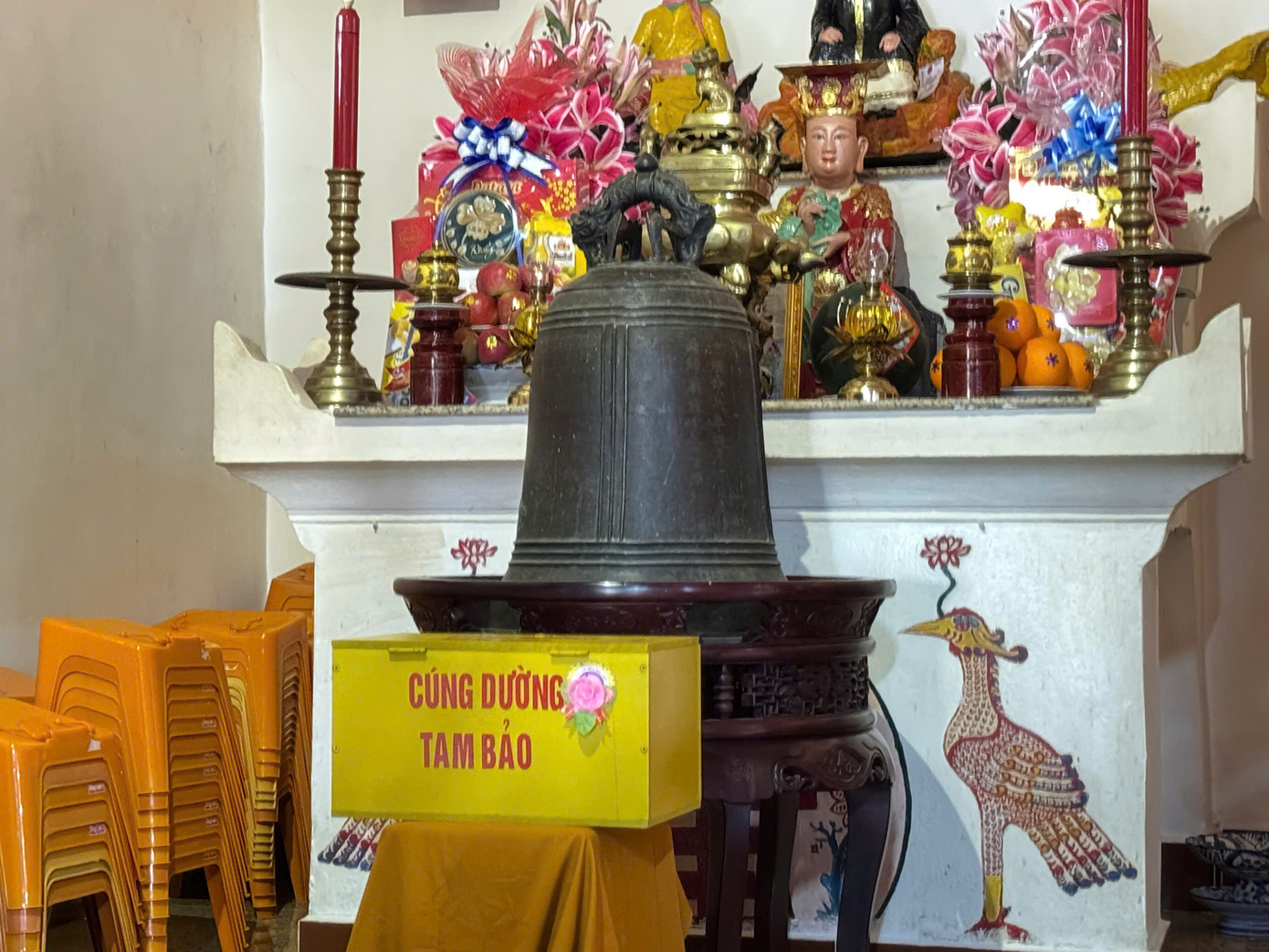 Chùa Tổ đình Bác Ái đang lưu giữ Đại hồng chung được đúc vào năm 1826. Đây là cổ vật gần 200 năm tuổi và có giá trị lịch sử văn hóa đặc biệt tại Kon Tum. Hiện các cơ quan chức năng đang tiến hành lập hồ sơ công nhận Đại hồng chung là bảo vật quốc gia.