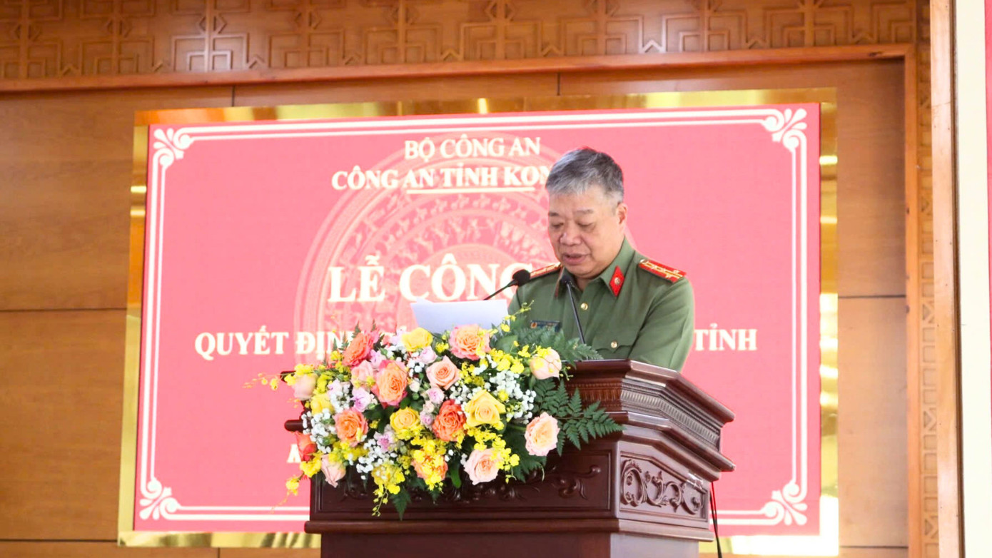 Đại tá Nguyễn Hồng Nhật - Giám đốc Công an tỉnh Kon Tum phát biểu tại buổi lễ.