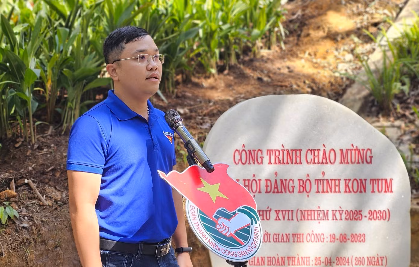 Anh Nguyễn Văn Mạnh - Bí thư Tỉnh Đoàn phát biểu tại buổi lễ. Anh Nguyễn Văn Mạnh - Bí thư Tỉnh Đoàn phát biểu tại buổi lễ.