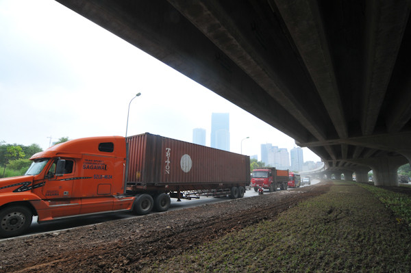 Tuyến đường trên cao được đặt hi vọng sẽ góp phần giải quyết ùn tắc giao thông phía tây - nam thành phố Hà Nội.