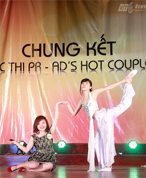 Sinh viên báo chí kết hợp rất khéo léo giữa múa và hát