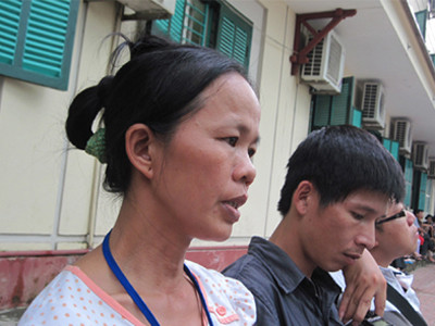 Người mẹ kể lại sự việc. Người mẹ kể lại sự việc