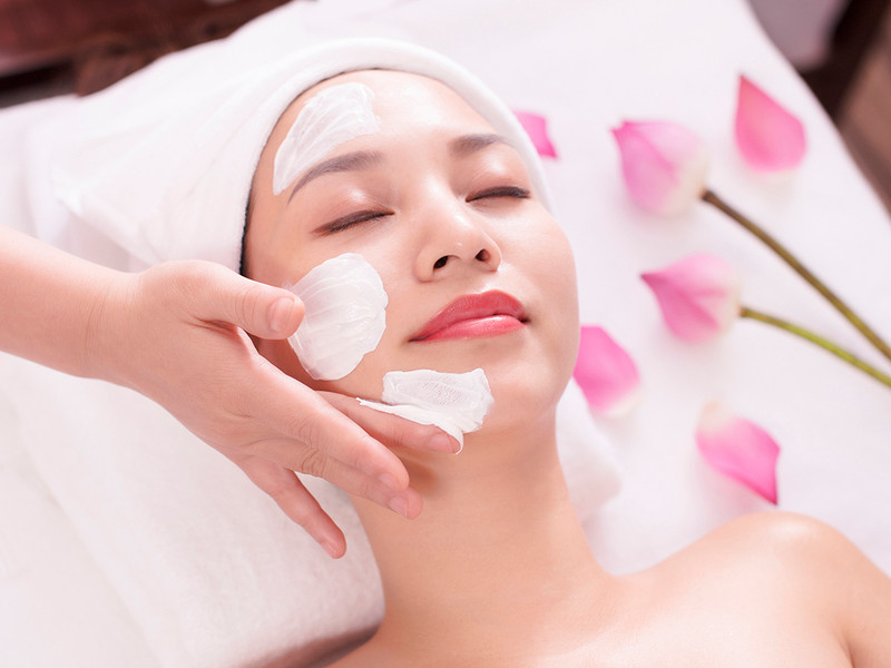 Khi có các dấu hiệu của lão hóa da, mọi người cũng đừng ngần ngại đi khám bởi các bác sĩ da liễu. Qua thăm khám, các bác sĩ sẽ có thể đánh giá chính xác mức độ lão hóa và sử dụng các thuốc bôi, thuốc uống cũng các thủ thuật thẩm mỹ phù hợp giúp đẩy lùi dấu hiệu của tuổi tác của bạn. Ảnh minh họa: Internet Khi có các dấu hiệu của lão hóa da, mọi người cũng đừng ngần ngại đi khám bởi các bác sĩ da liễu. Qua thăm khám, các bác sĩ sẽ có thể đánh giá chính xác mức độ lão hóa và sử dụng các thuốc bôi, thuốc uống cũng các thủ thuật thẩm mỹ phù hợp giúp đẩy lùi dấu hiệu của tuổi tác của bạn. Ảnh minh họa: Internet