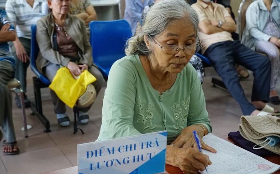 Mức lương hưu bình quân của người hưởng hiện nay là 6,2 triệu đồng/tháng. Ảnh: Chinhphu.vn. Mức lương hưu bình quân của người hưởng hiện nay là 6,2 triệu đồng/tháng. Ảnh: Chinhphu.vn.