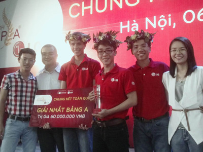  Nhóm nhận giải thưởng trong cuộc thi Olympic