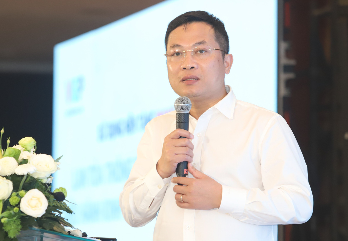 Nhà báo Nguyễn Hồng Sâm trao đổi tại phiên chủ đề "Nâng cao tính Đảng, tính định hướng trong hoạt động báo chí". Ảnh: Ngô Tùng. Nhà báo Nguyễn Hồng Sâm trao đổi tại phiên chủ đề "Nâng cao tính Đảng, tính định hướng trong hoạt động báo chí". Ảnh: Ngô Tùng.