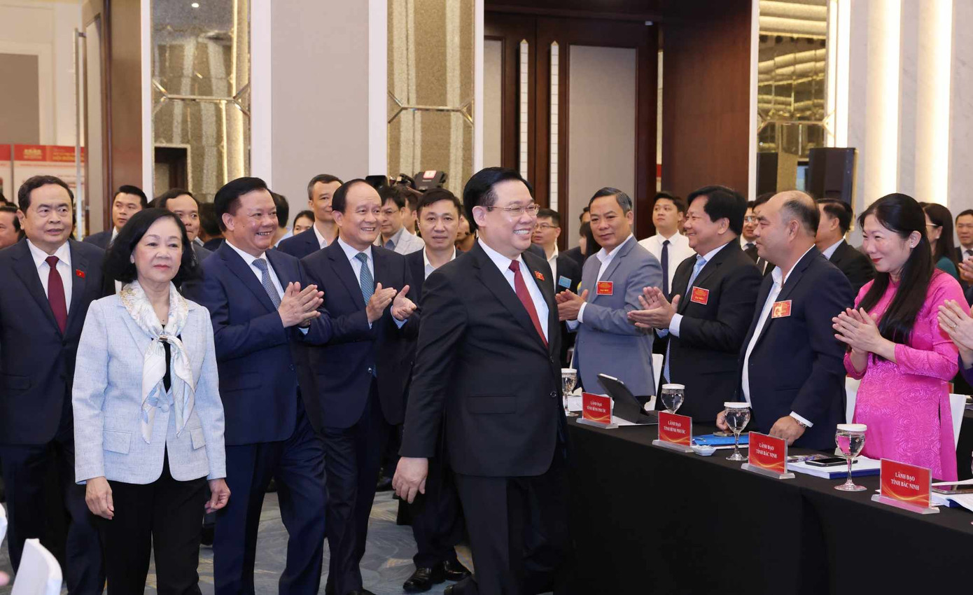 Chủ tịch Quốc hội Vương Đình Huệ và các đại biểu tham dự hội nghị. Chủ tịch Quốc hội Vương Đình Huệ và các đại biểu tham dự hội nghị.