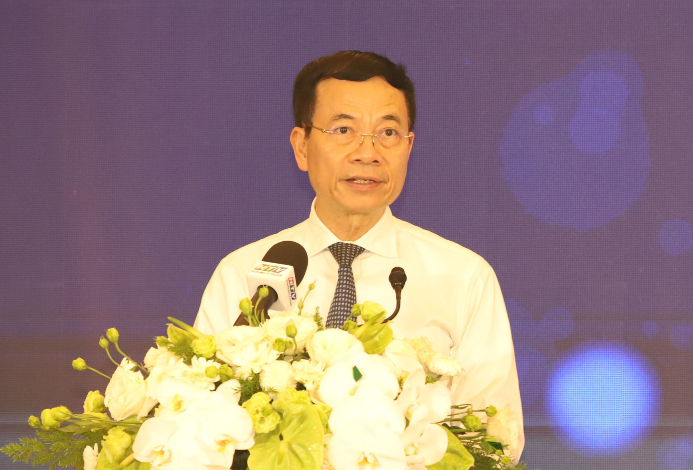 Bộ trưởng Bộ Thông tin và Truyền thông Nguyễn Mạnh Hùng chia sẻ tại diễn đàn.