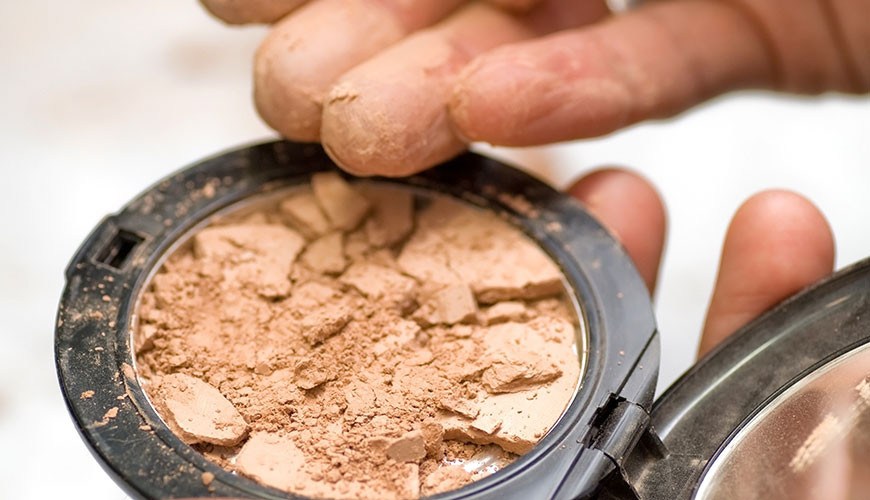 Nếu phấn bị bốc mùi, thay đổi màu sắc hoặc bị chai cứng hãy bỏ đi đừng dùng!