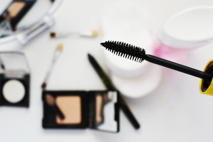 Khi bạn dùng chung mascara càng nhiều, thì khả năng nhiễm trùng càng nhiều.