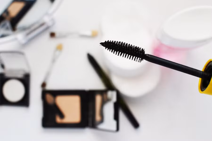 Khi bạn dùng chung mascara càng nhiều, thì khả năng nhiễm trùng càng nhiều.