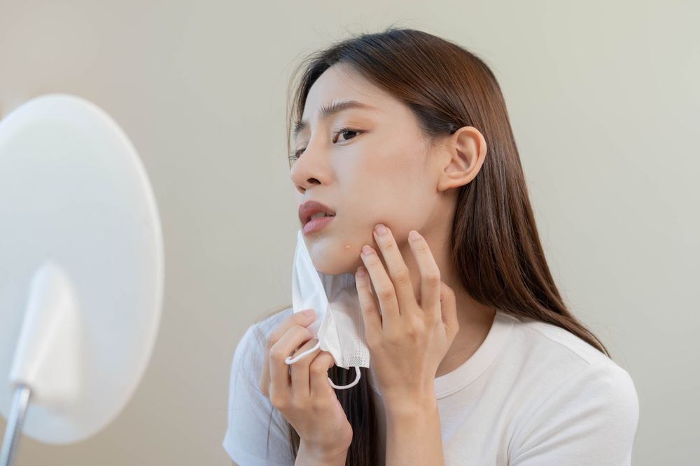 Khẩu trang không chỉ tránh nắng mà còn ngăn cản bụi xâm nhập. Khẩu trang không chỉ tránh nắng mà còn ngăn cản bụi xâm nhập.