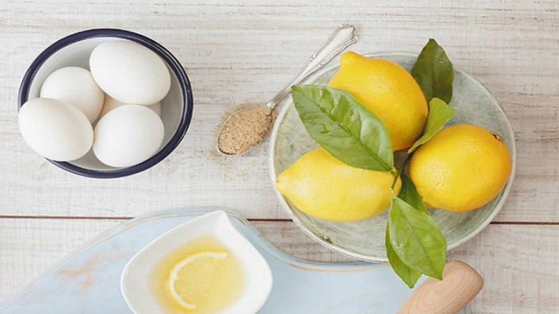 Mặt nạ lòng trắng trứng và nước cốt chanh cho làn da bóng nhờn.