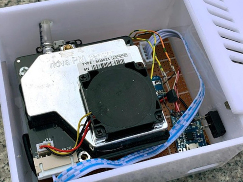 Thiết bị giúp thu thập các dữ liệu về môi trường của nhóm Phong.