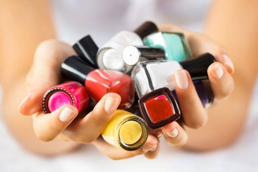 Lưu ý đóng chặt nắp sơn móng tay sau mỗi lần sử dụng.