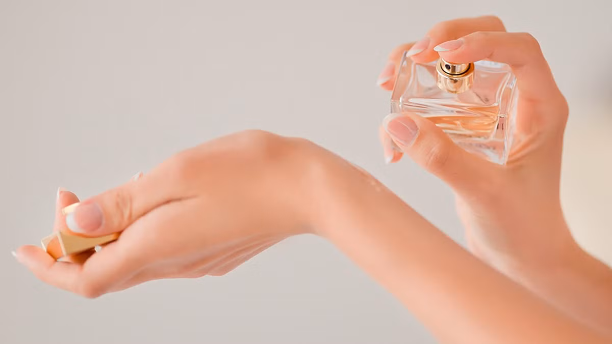 Không để nước hoa tiếp xúc trực tiếp với ánh nắng Mặt Trời.