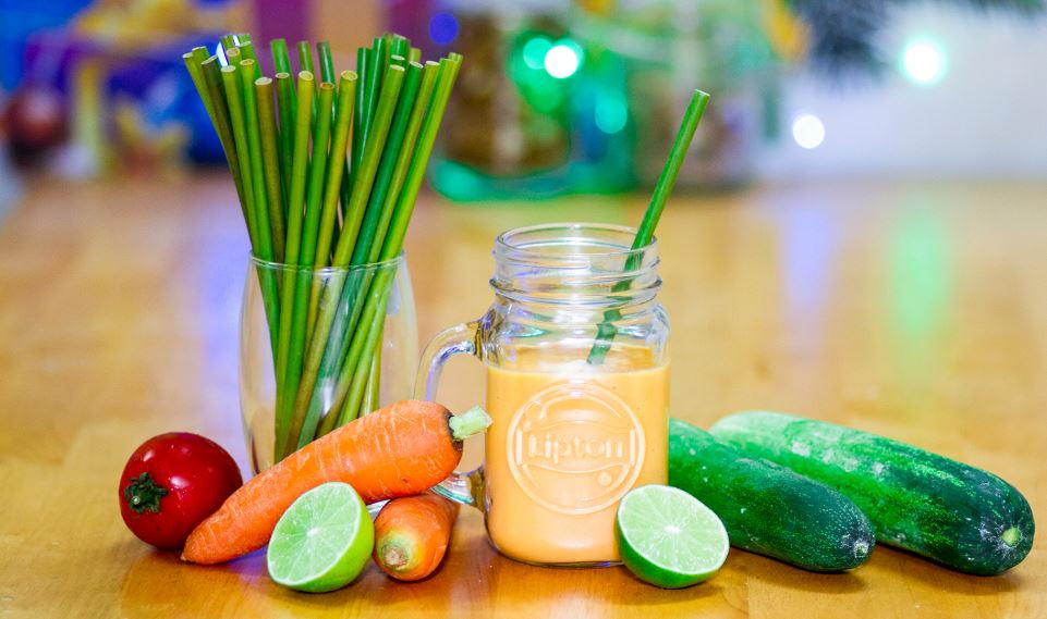 Sử dụng ống hút là cách rất hiệu quả để ngăn ngừa các tác nhân xấu ảnh hưởng đến men răng của bạn.