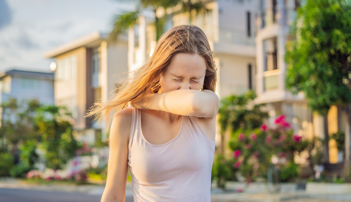 Khi hắt hơi hoặc ho vào vai hoặc cánh tay, chứ không phải bàn tay. Khi hắt hơi hoặc ho vào vai hoặc cánh tay, chứ không phải bàn tay.