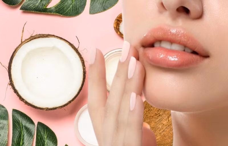 Trong dầu dừa có chứa nhiều dưỡng chất nên rất tốt cho da.