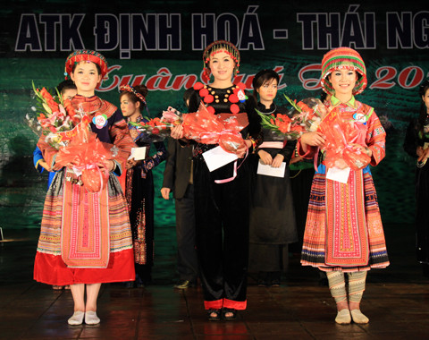 Ba thí sinh đoạt giải ba cuộc thi